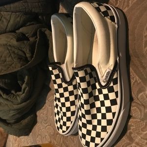 size 9.5 in men and 11.5 in women